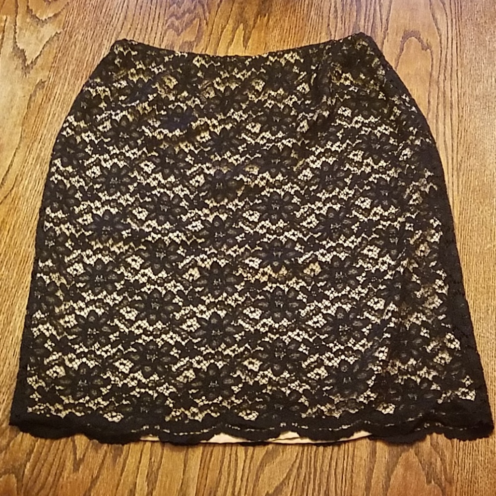 Lace skirt